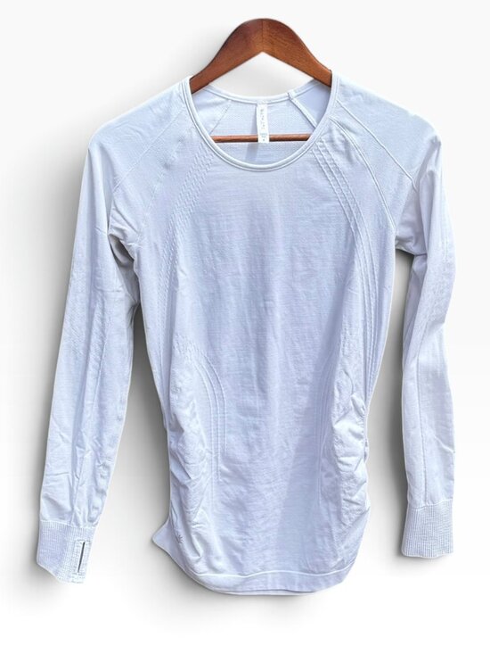 Athleta Tops - Athleta Momentum Ruched Long Sleeve Top Ruched at Sides Thumbhole Cuffs Small